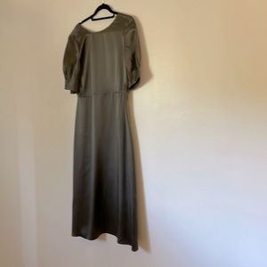 Modern Citizen - Satin Like Midi Low Back Dress in Green